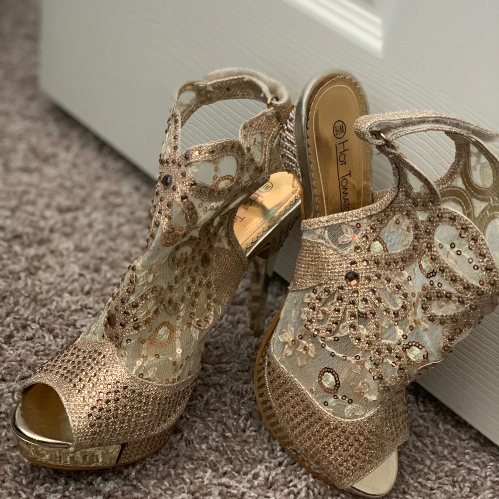 Peep toe heels